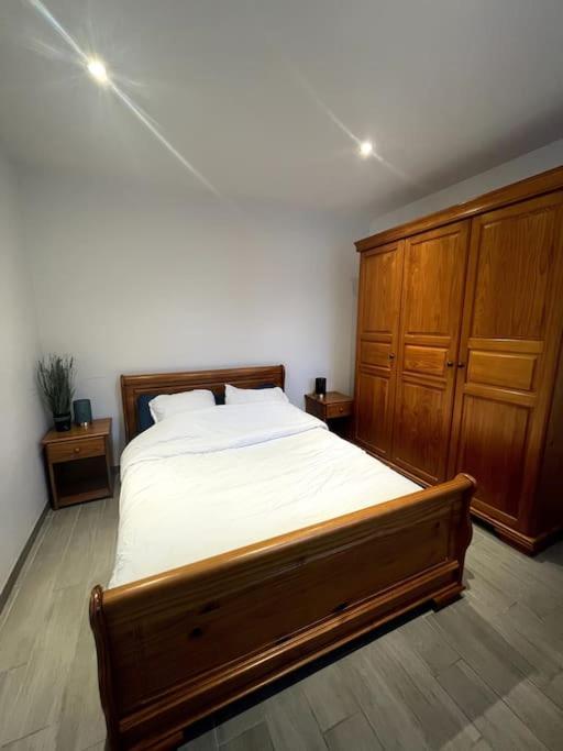Maisonnette Des Douves Plein Centre 1 A 4 Voyageurs Malestroit المظهر الخارجي الصورة