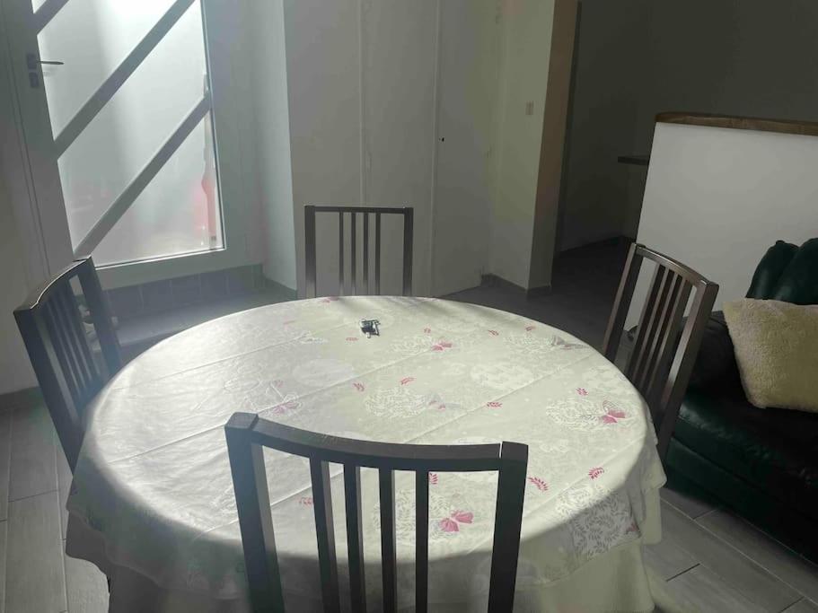 Maisonnette Des Douves Plein Centre 1 A 4 Voyageurs Malestroit المظهر الخارجي الصورة